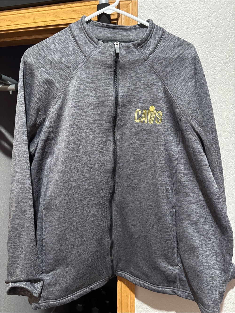 Cleveland Cavaliers NBA Basketball Gray & Yellow Full-Zip sweatshirt with logo
